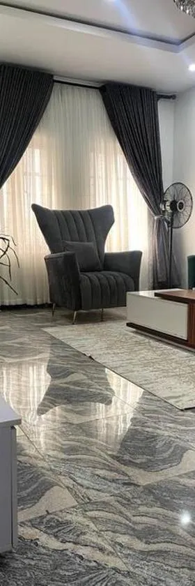 Beautiful 2Br Apt in Ogba, Ikeja, Lagos，位于拉各斯的酒店
