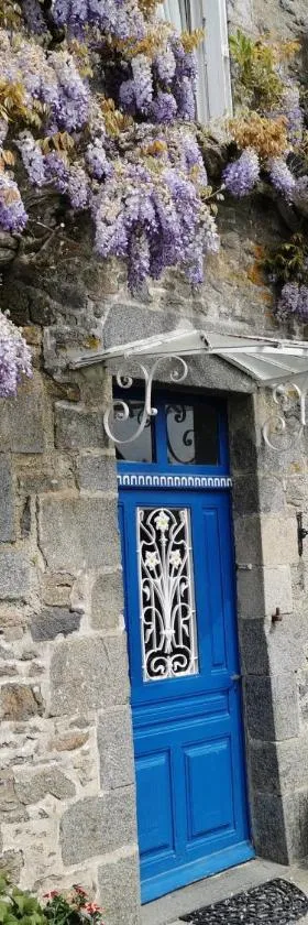 ‘Les Portes Bleues’ Chambres d’hôtes，位于Langourla的酒店