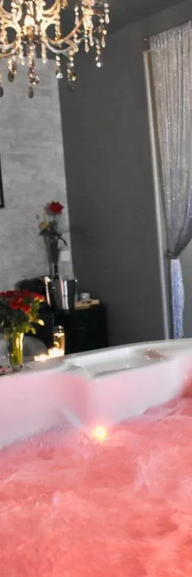 Nuit privée avec Jacuzzi，位于谢勒的酒店