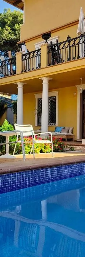BYPILLOW Villa Lorena Adults Recommended，位于马拉加的酒店