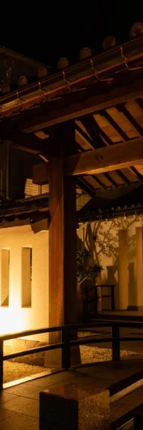 Hotel Hoho "A hotel overlooking the Echigo Plain and the Yahiko mountain range" formerly Hotel Oohashi Yakata-no-Yu，位于新泻的酒店