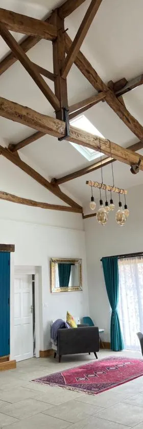 Virolet Barn，位于Queaux的酒店