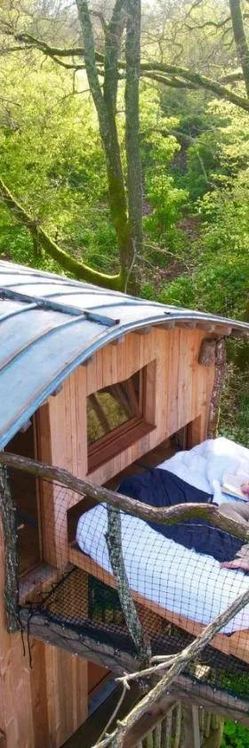 Cabane perchée Les Cabanes de Fallot - sauna bain-froid piscine naturelle，位于LʼIsle-Bouzon的酒店
