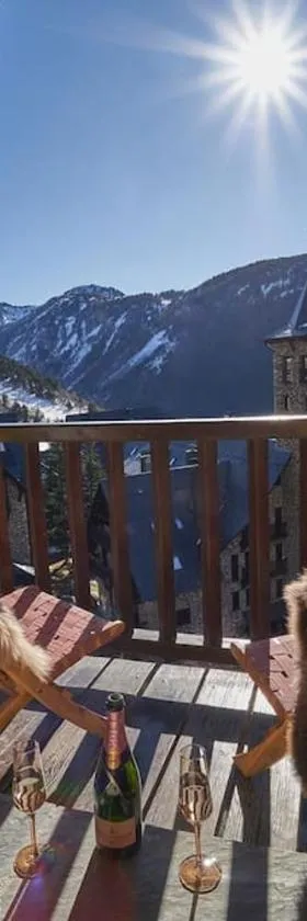 WOW views next to the ski lift!，位于巴奎伊拉-贝莱特的酒店