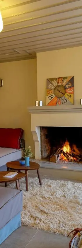 Kyriaki Guesthouse & Suites，位于阿姆菲克利亚的酒店
