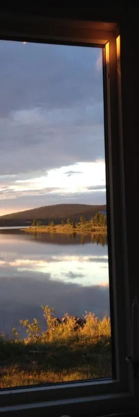 Lakeside cottage in Lapland with great view，位于Skaulo的酒店