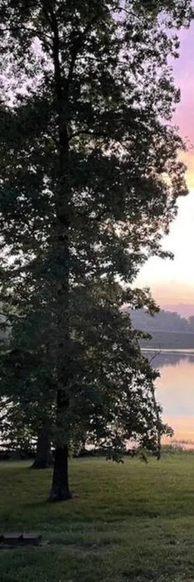 Lakehouse Hot Tub & Pool close to Ark Encounter，位于Corinth的酒店