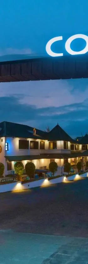 Contour Backwaters Hotel Resort & Convention Centre，位于Rāmankari的酒店