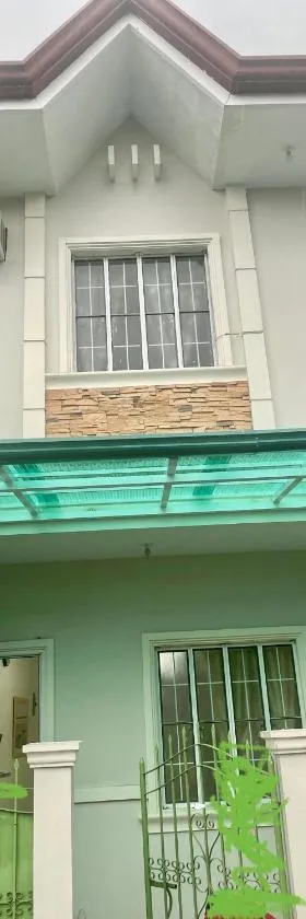 Townhouse Apartment near SM City Lucena，位于卢塞纳的酒店