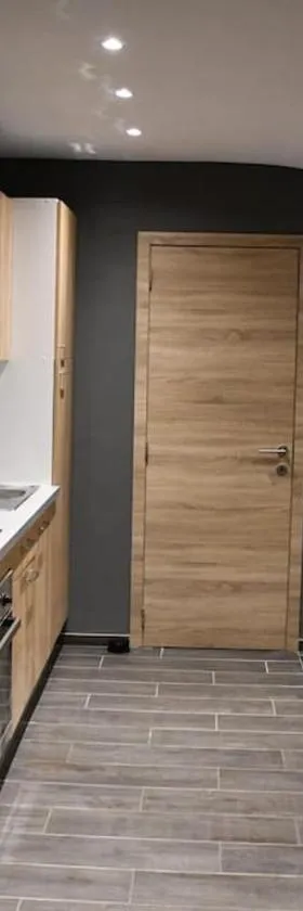 Logement in wood (400 mètres de Pairi Daiza)，位于Bolignies的酒店