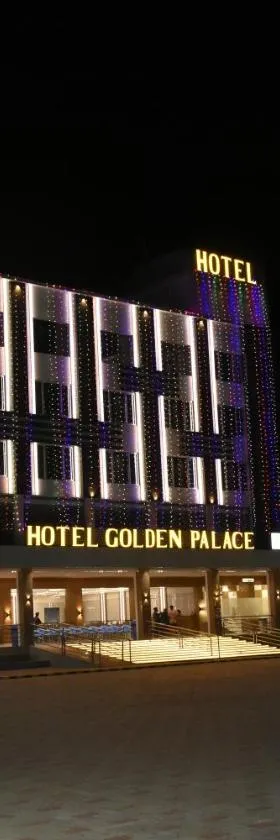 HOTEL GOLDEN PALACE & ROOMS，位于Hālol的酒店