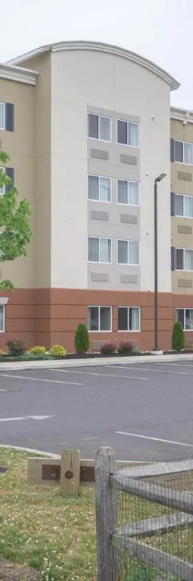 Candlewood Suites Philadelphia - Airport Area by IHG，位于切斯特的酒店