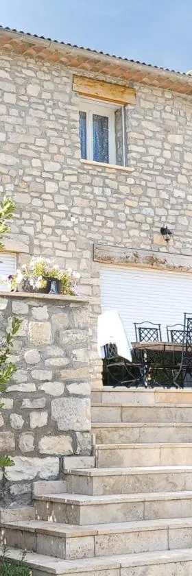 Chambres d'hôtes Le Prieuré，位于Noyers-sur-Jabron的酒店