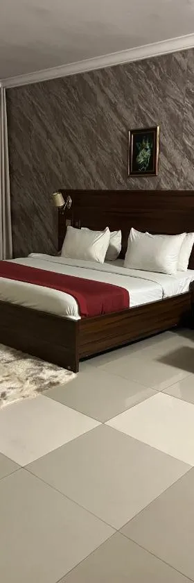 Posh Hotel and Suites Victoria Island，位于拉各斯的酒店