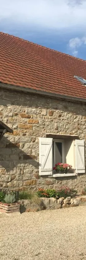 La Grange Aux Fleurs，位于Rigny-la-Nonneuse的酒店