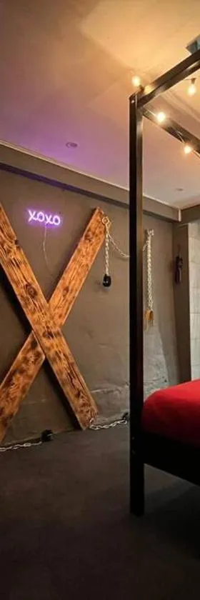 Les 50 nuances de rouge LOVEROOM，位于Souppes-sur-Loing的酒店