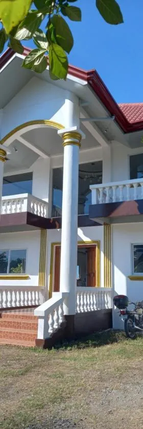 Seven Waves Beachfront Residence，位于Bagbag Oeste的酒店