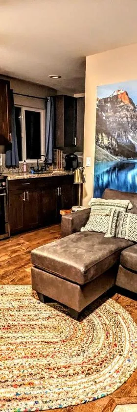 The Luminous Lodge-Remodeled Cabin W/ Valley Views，位于Santa Ysabel的酒店