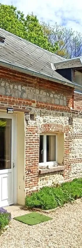 La Glycine Maison 1.5 km Veulettes sur mer，位于Paluel的酒店
