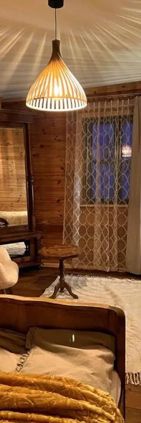 Drewniana chata nad stawem，位于克拉西琴的酒店