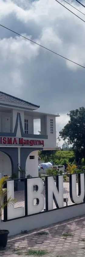 Hotel Wisma Mangurna，位于Doloksanggul的酒店