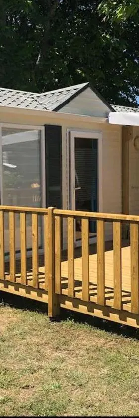 Mobilhome 4/6 personnes proche La Palmyre, Royan，位于Saint-Augustin的酒店