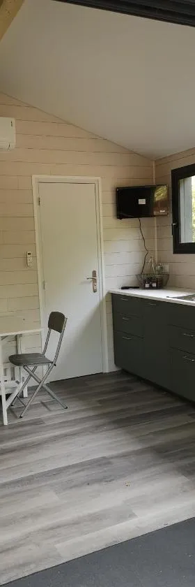 Lodge avec terrasse，位于Charmeil的酒店