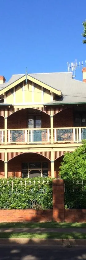 The Abbey Bed and Breakfast，位于Narromine的酒店