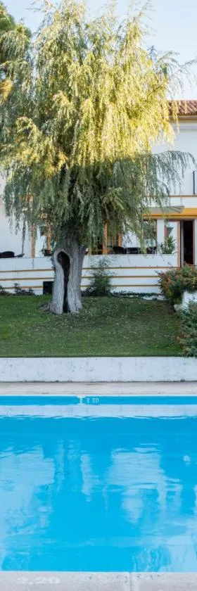 Hotel Tugasa El Almendral，位于塞特尼尔的酒店