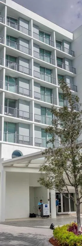 Maritime Hotel Fort Lauderdale Airport & Cruiseport，位于劳德代尔堡的酒店