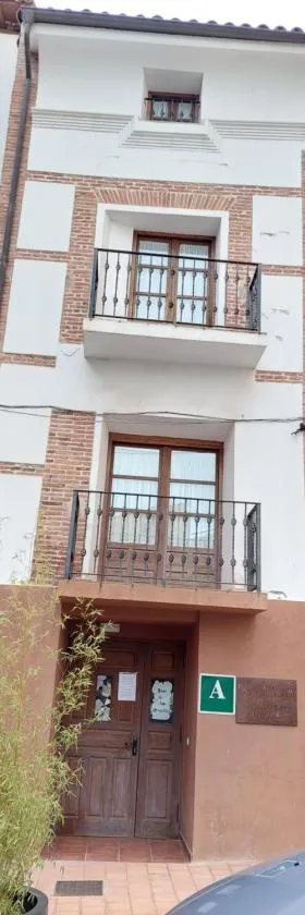 ALBERGUE CASA LAS ANGELITAS，位于Quel的酒店