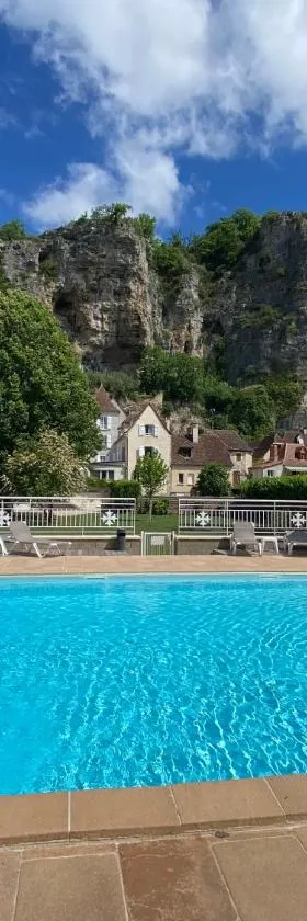 Logis Hôtels - Hôtel Restaurant Domaine Les Falaises，位于马尔泰勒的酒店