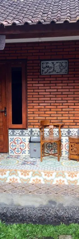 Raditya Homestay，位于Mambal的酒店