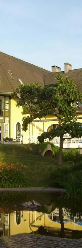 法米里亚酒店，位于扎马迪的酒店