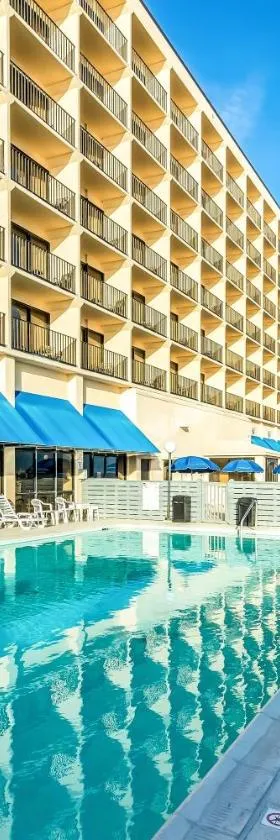 Crystal Coast Oceanfront Hotel，位于派恩诺尔肖尔斯的酒店