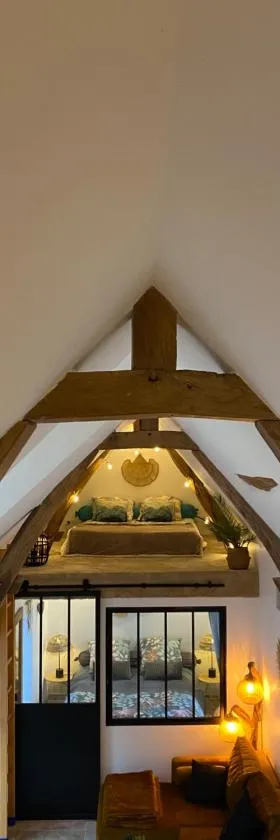 Tiny housse la Poitevinière，位于Neuillé的酒店