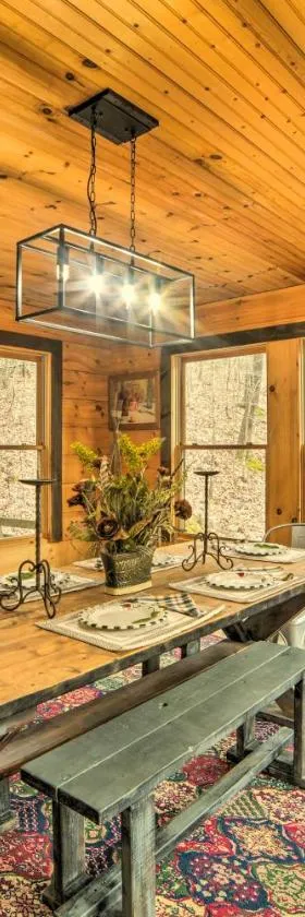 Quiet Cabin Retreat on 30 Acres Near Kentucky Lake，位于New Concord的酒店