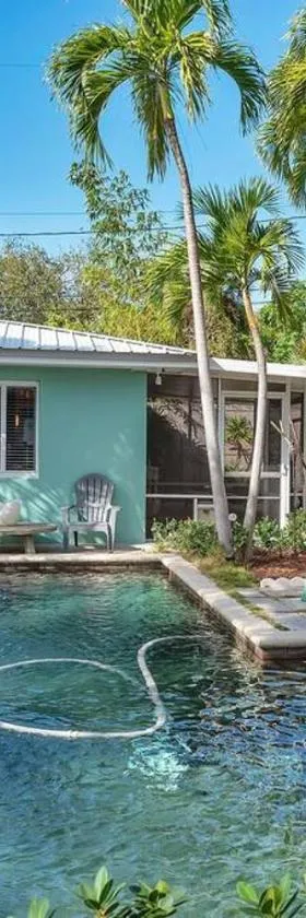Charming Studio w Pool One Mile to Beach Pets Welcome，位于沃思湖的酒店