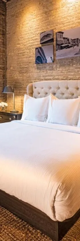 Hip Urban Loft-Small Town Charm-124 LOFTS #2，位于西邓迪的酒店