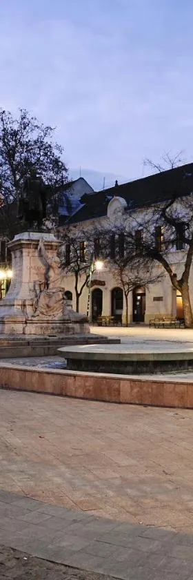 Szekszárd Szálló，位于塞克萨德的酒店