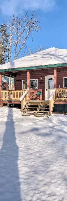 Picturesque Maine Getaway with Lake Access!，位于兰奇利的酒店