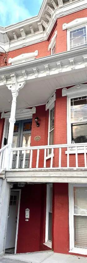 Classical Isbills Row House close to NYC，位于巴约讷的酒店