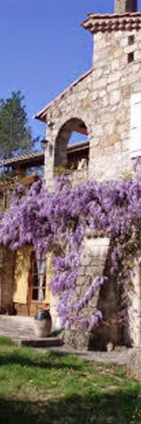 Idyllic French farmhouse，位于Les Assions的酒店