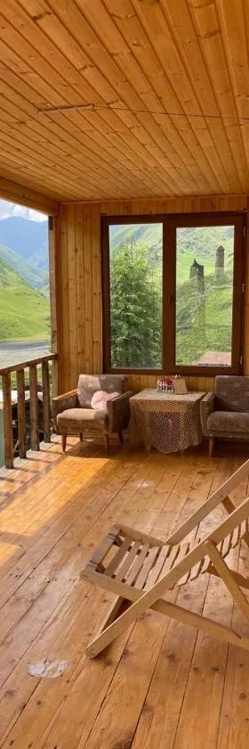 Shio's Stonehouse in Tusheti，位于Tusheti的酒店