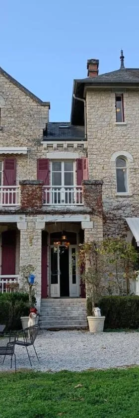 Le Pavillon de St Agnan，位于Hautefort的酒店