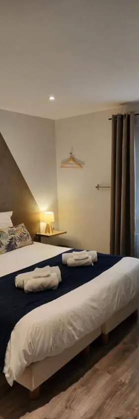 Chambres privées à Hautvillers, berceau du champagne avec salle de bain et toilettes incluses，位于奥特维莱尔的酒店