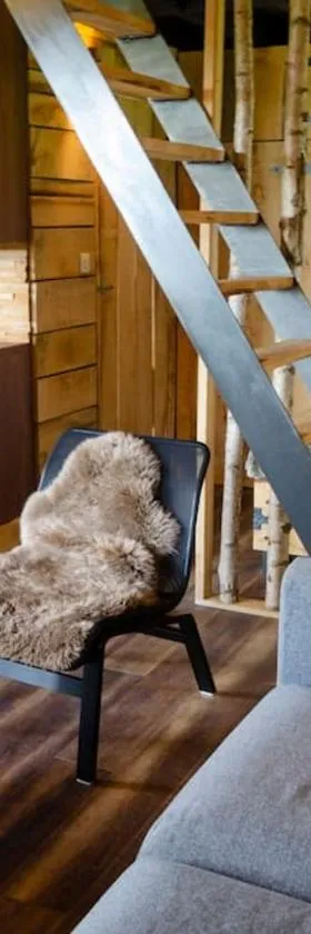 La cabane du cerf et son sauna，位于Attre的酒店