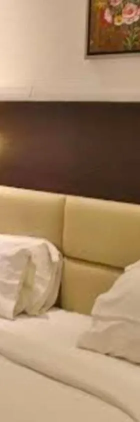 Hotel namo，位于阿尔瓦尔的酒店