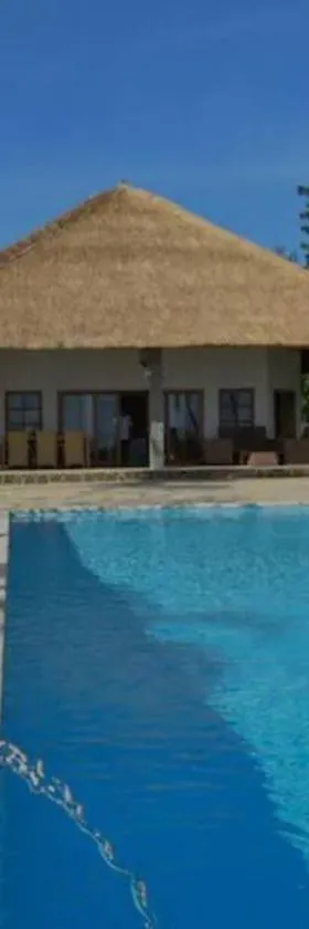 Beachfront Private VILLA & POOL，位于Banjar的酒店