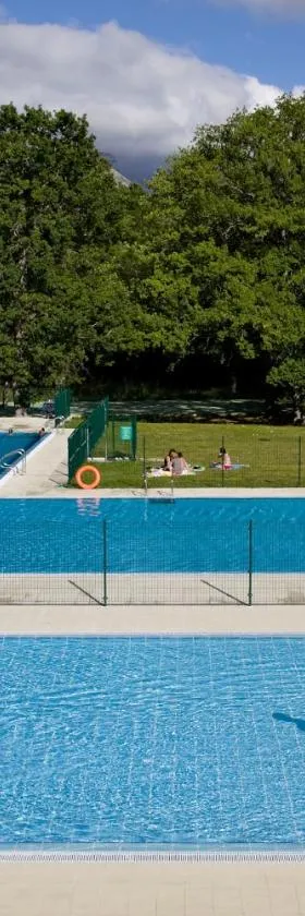 CAMPING ETXARRI，位于Echarri-Aranaz的酒店